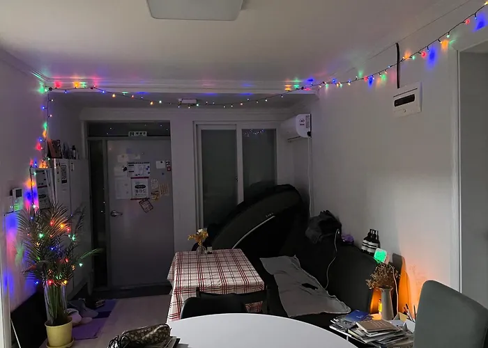 Hostel Bueno Day - Between Hongdae&palace Gyeongbokgung *
